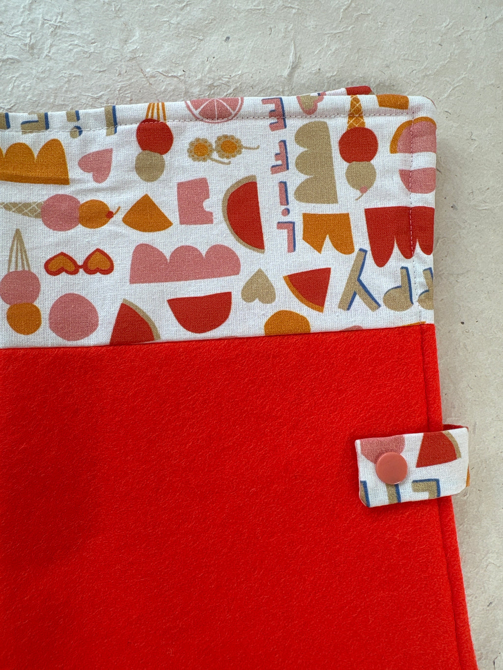 Protege carnet de sante pour chat detail matiere et coutures - La Boutique Pheline