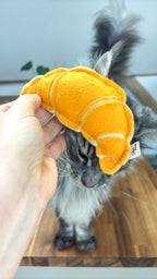 Jouet pour chat croissant en feutrine herbe a chat bio fait main France - La Boutique Pheline