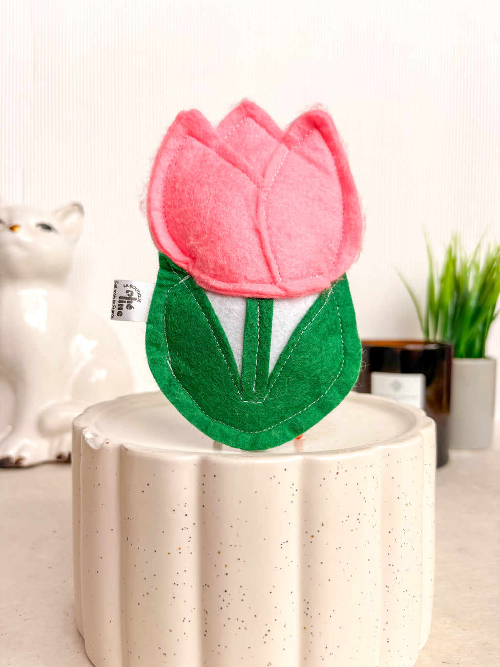 Jouet pour chat tulipe rose en feutrine herbe a chat bio fait main France - La Boutique Pheline